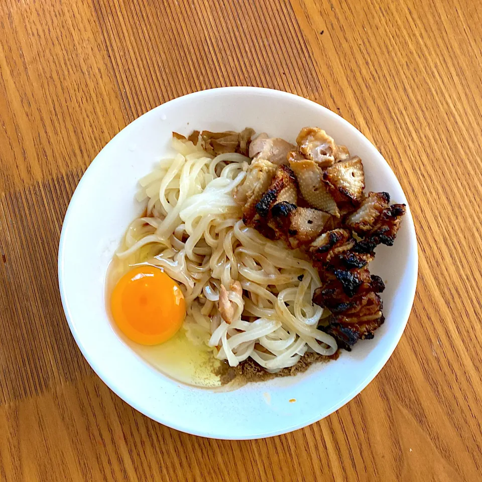 釜玉うどん　焼き鳥添え|おやぢさん