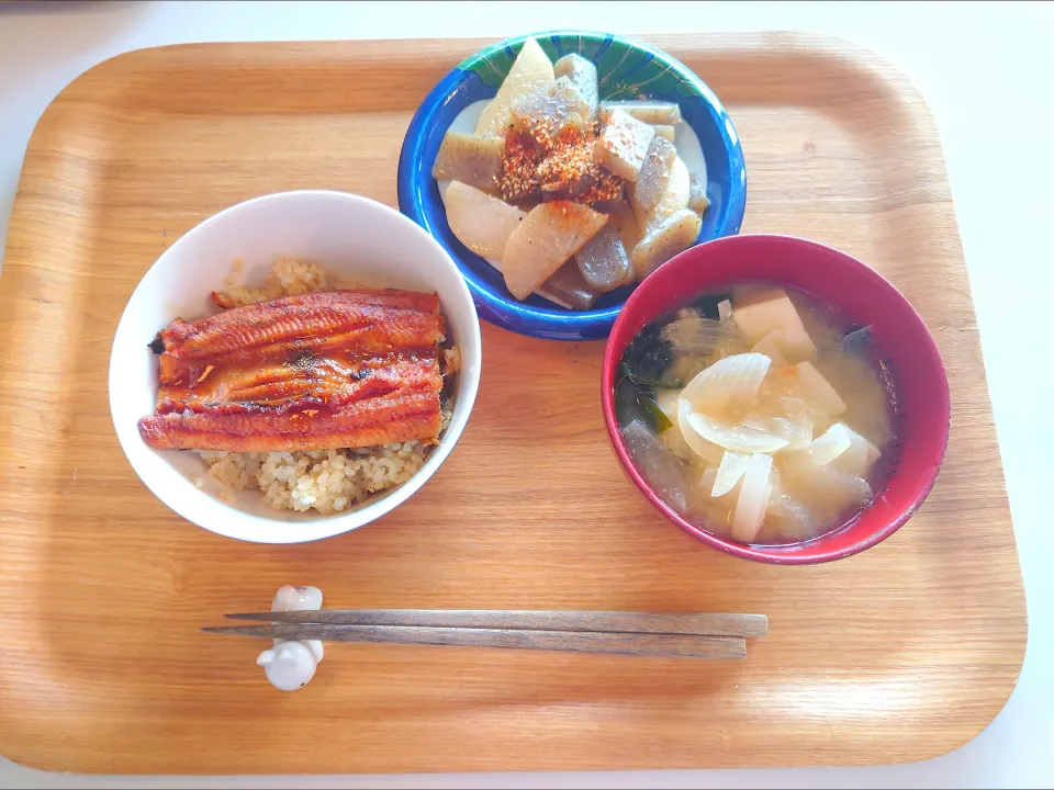 今日の昼食　鰻丼、大根とこんにゃくの煮物、高野豆腐の味噌汁|pinknari🐰🌈さん