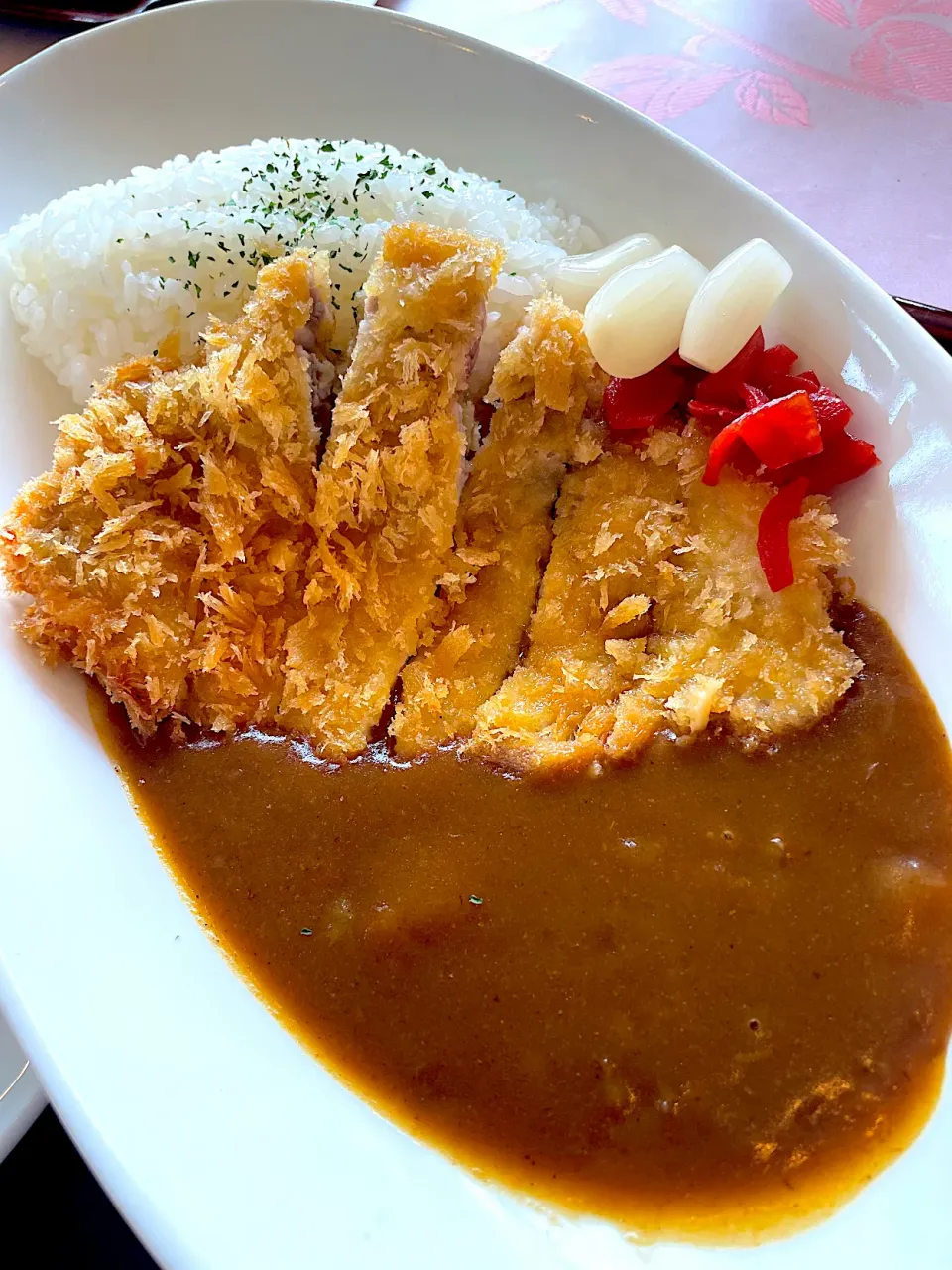 Snapdishの料理写真:カツカレー！@ゴルフ場ランチ|Tomyさん