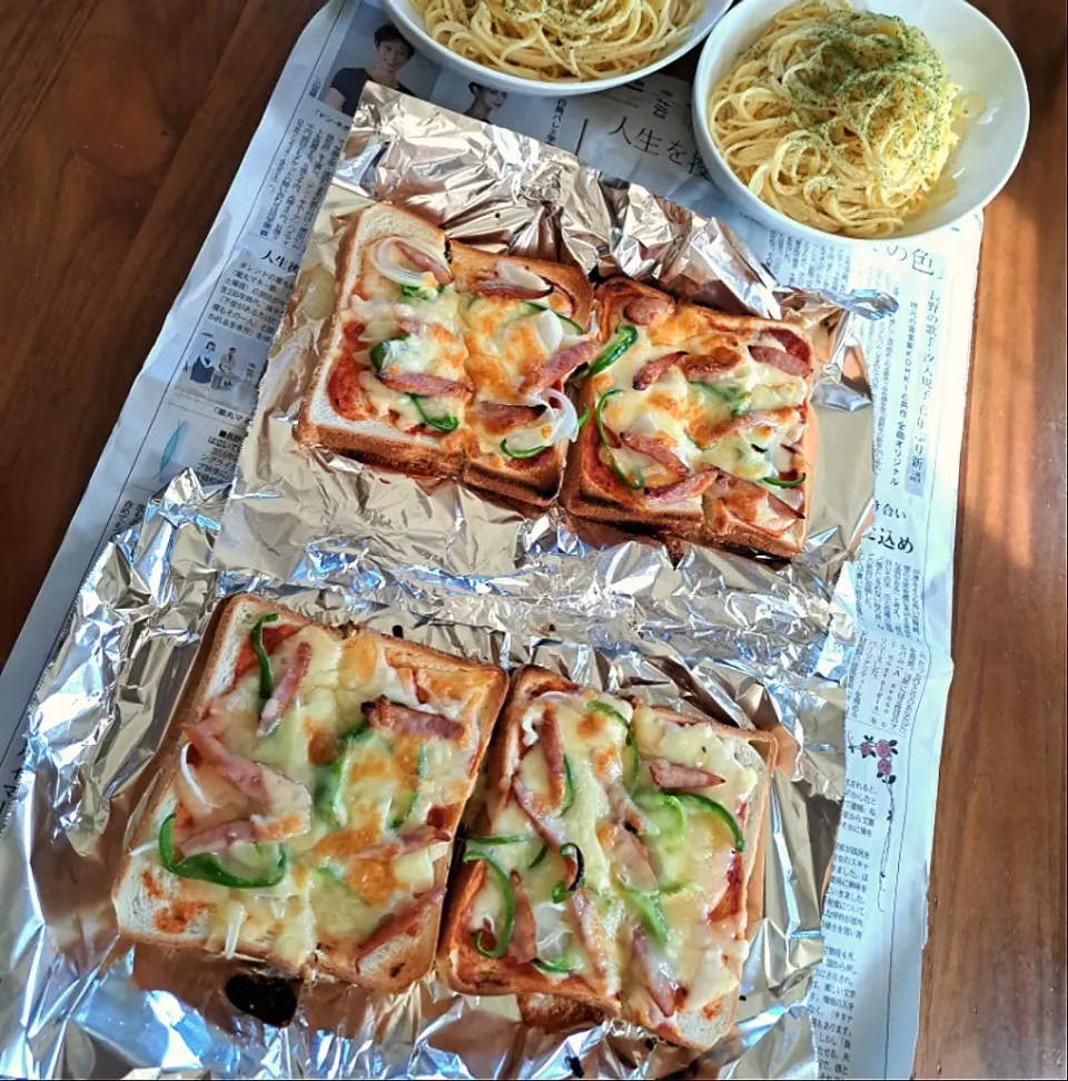 Snapdishの料理写真:ピザトースト　オイルパスタ|m aさん