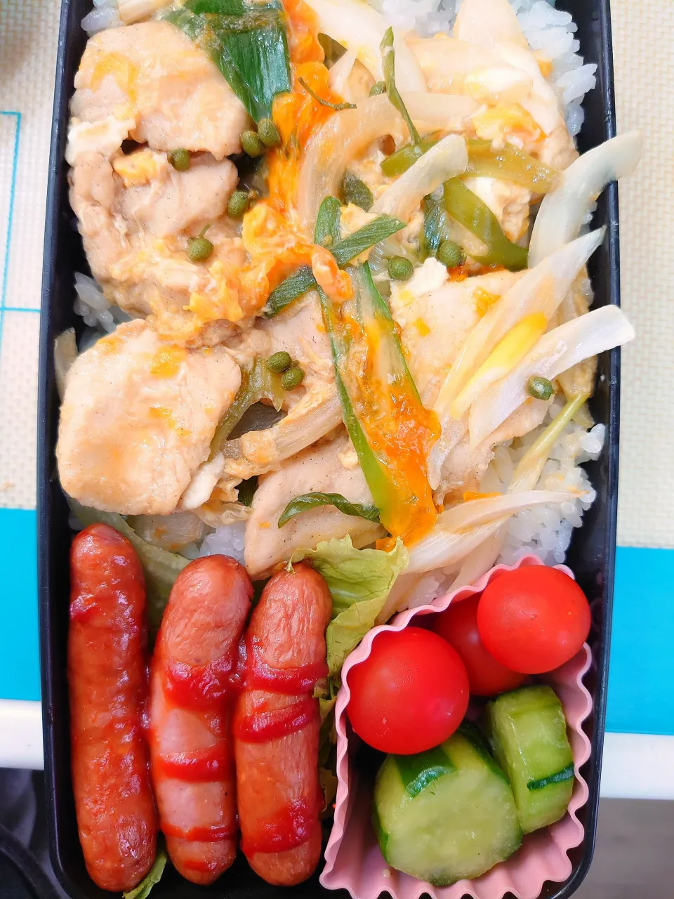 親子煮弁当|to coさん