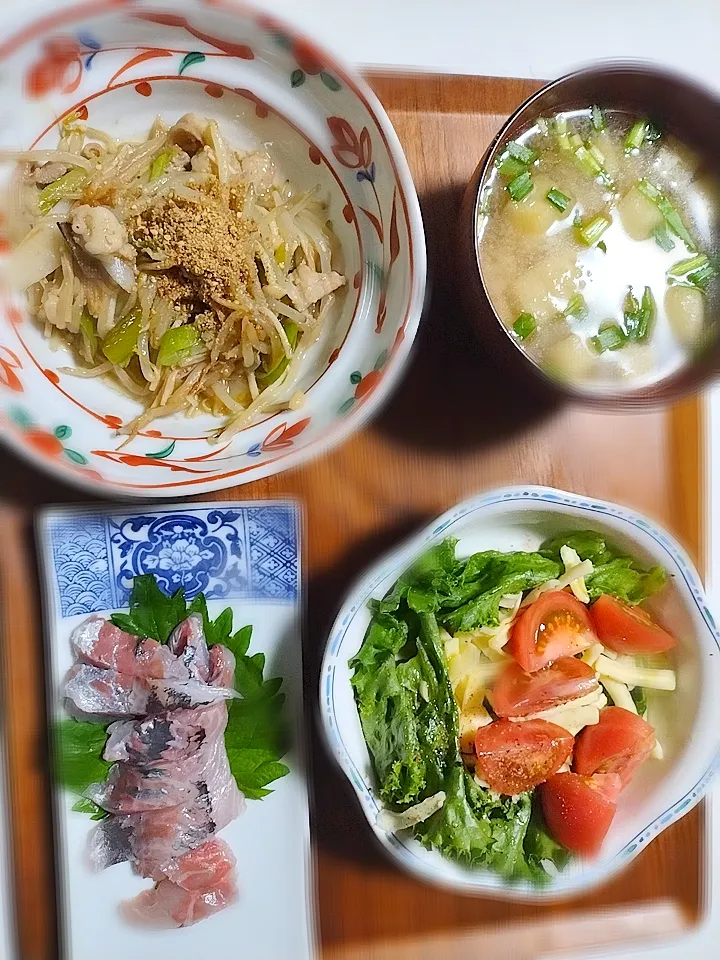 アジの刺身、ホルモンもやし焼き、サラダ|O'samさん