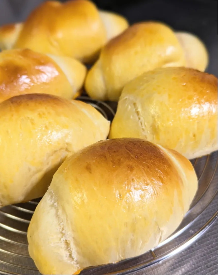 ベーコン入りロールパン焼き上がりました〜|f.1125beさん