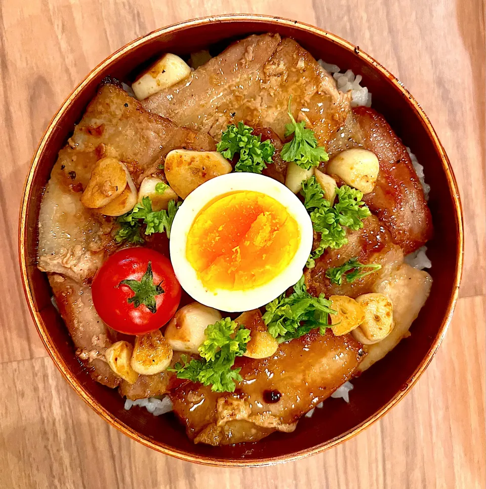 ニンニク塩豚丼❣️|ひよりさん