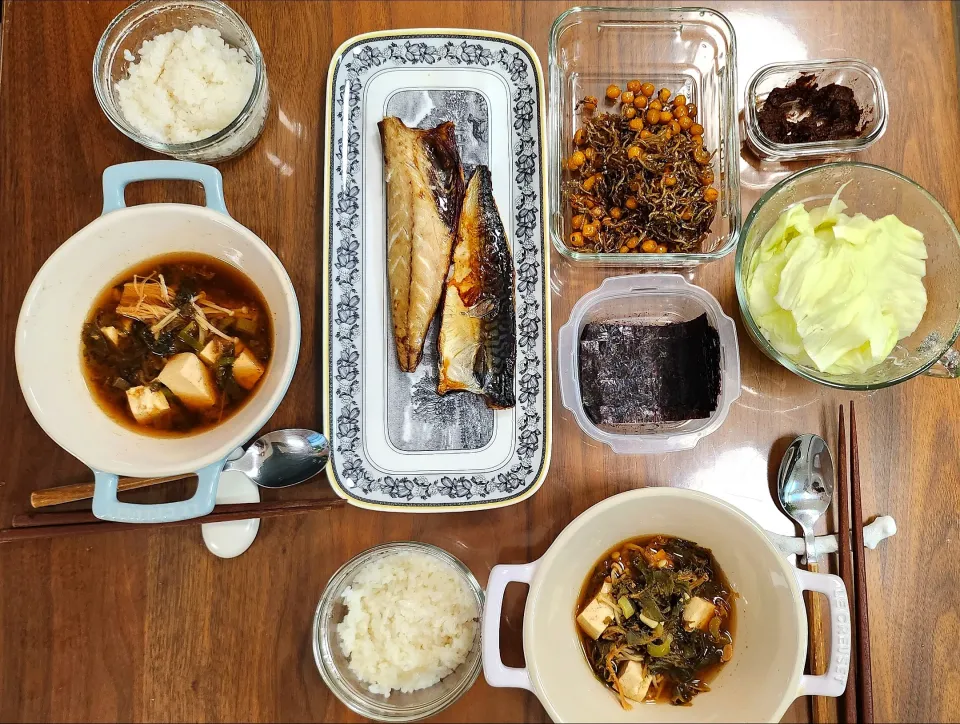 Nina's dish typical dinner
grilled mackerel 
soybean paste stew 
steamed cabbage 
stir-fried anchovies and chickpea 
gim|Ninaさん