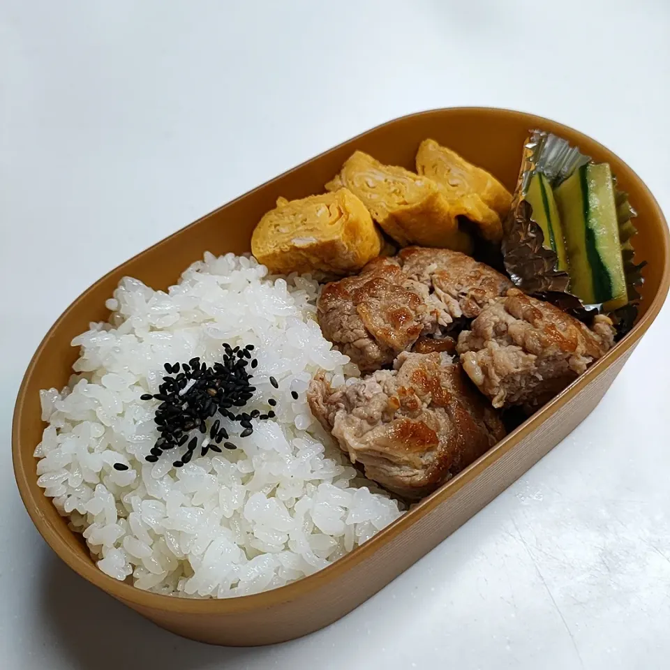 2024-05-26
豚こま肉弁当

・豚こま肉の丸め焼き甘酢照り焼き

しっかり味がついている。酸味もあって良い感じ。|sakuさん