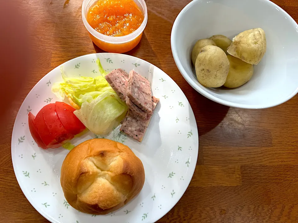 Snapdishの料理写真:収穫野菜で朝ごはん🥯|sakuramochiさん