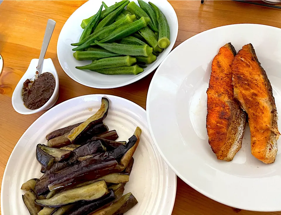 Boiled Veggies & Fried Salmon|DjKen02さん