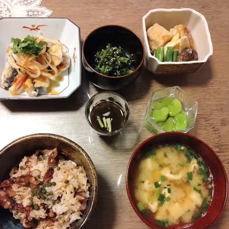 ホタルイカご飯

そら豆の翡翠煮
生麩、たけのこの揚出し
ホーレンソウの胡麻和え
鯖たったあげ、新玉ねぎのポン酢添え|chizukoさん