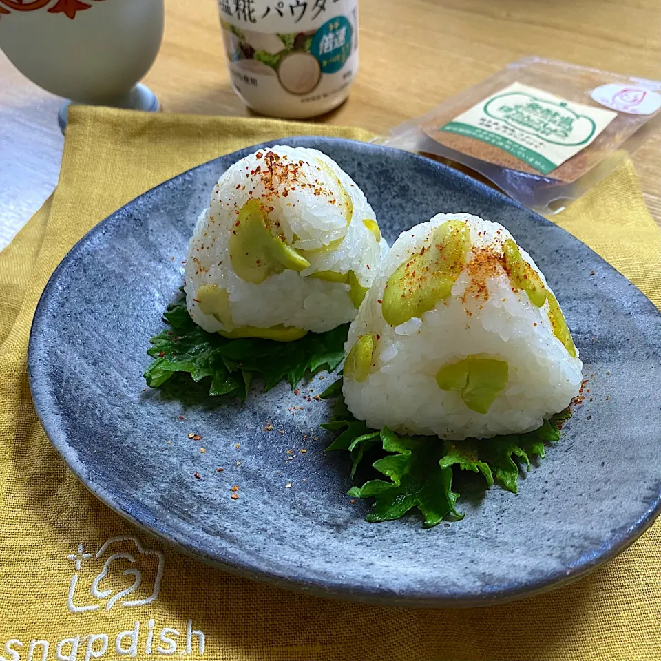 Snapdishの料理写真:空豆ご飯おむすび|sakurakoさん