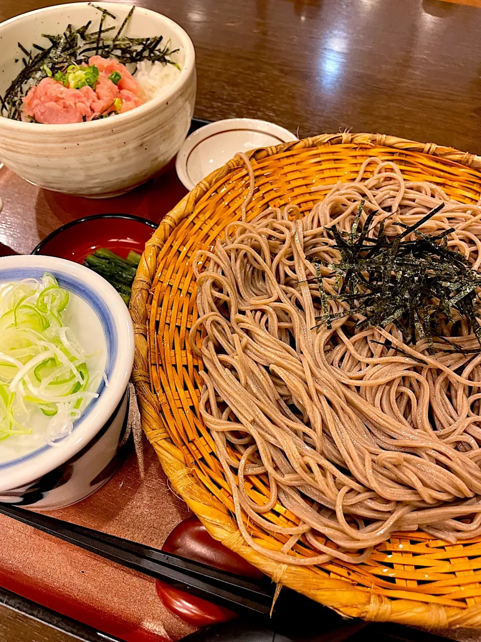 ざるそばネギトロ丼セット|おかちさん