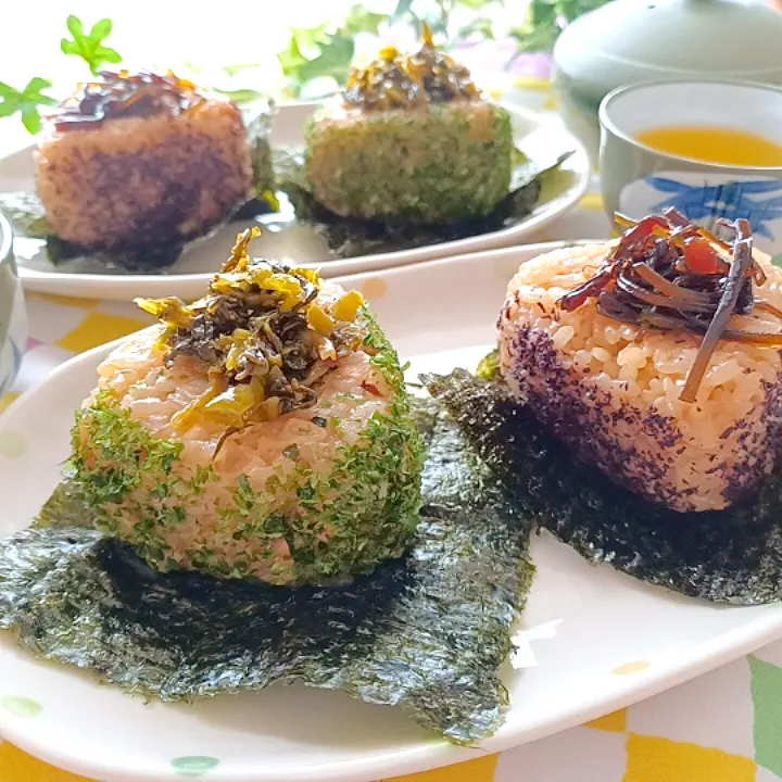 みったんさんのお料理 
えのきの炊き込みご飯deおにぎり🍙|小豆🌼さん