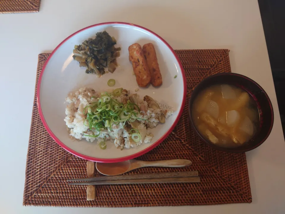 Snapdishの料理写真:今日の夕食　ツナとごぼうの炊き込みご飯|pinknari🐰🌈さん