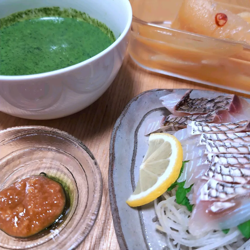 天然鯛のお刺身はマルコメさんの醤油糀で頂きます😋／田舎ほうれん草と北海道じゃがいも・新玉の豆乳ポタージュスープ。コーン入り〜手作り新玉糀と粒味噌でコクアップ↑／数の子と黒豆|チョコさん