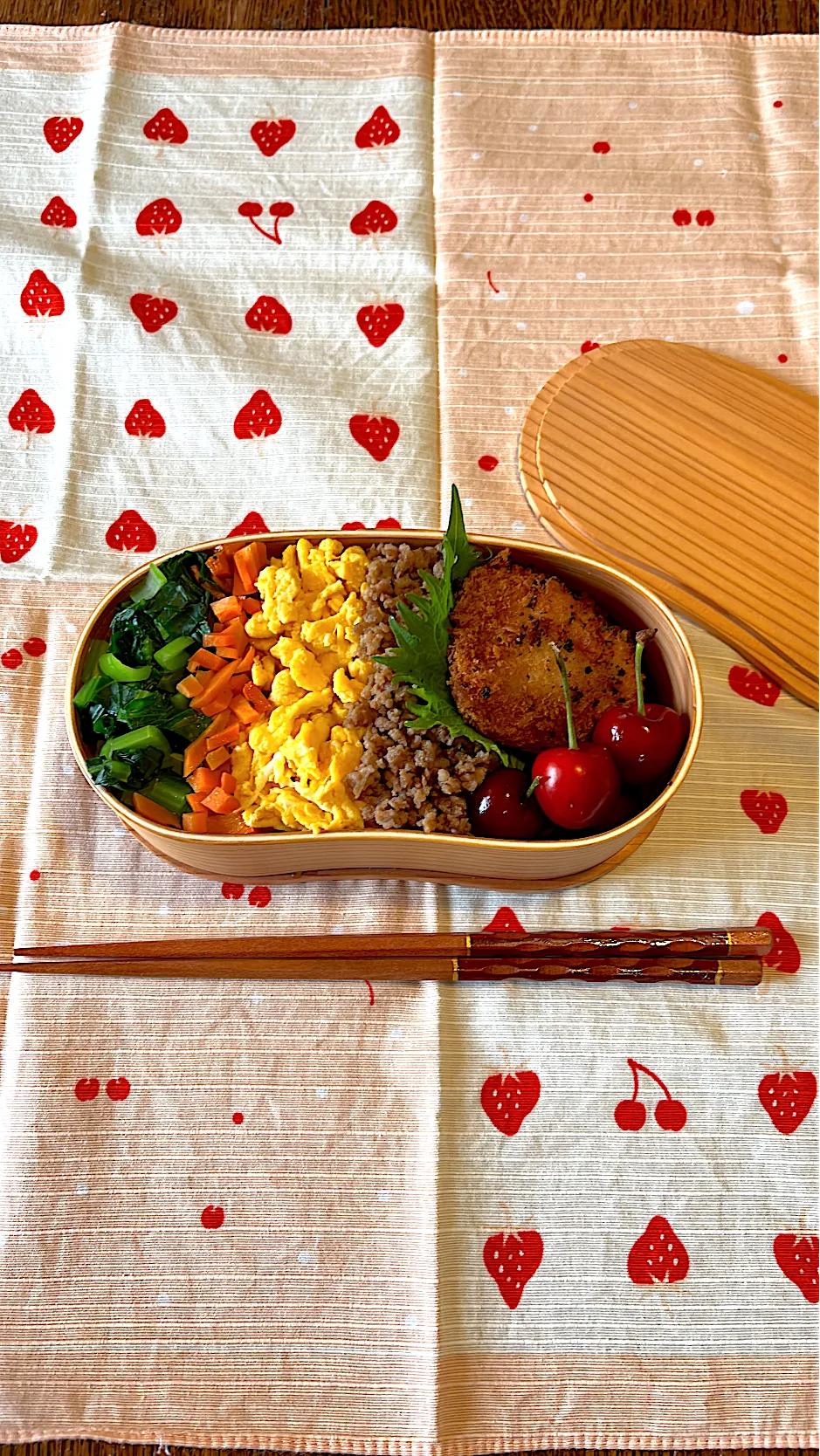 そぼろ弁当|にこりこぷりんさん