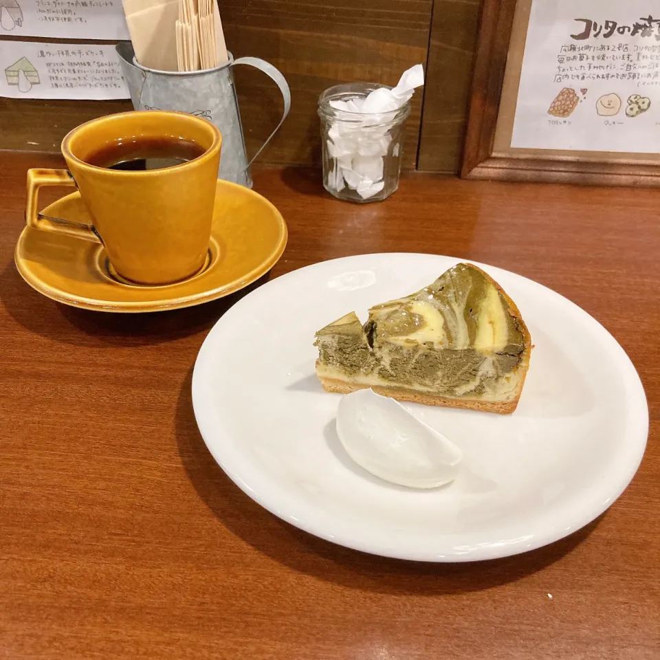 Snapdishの料理写真:ほうじ茶マーブルのチーズケーキ|ちゃみこさん