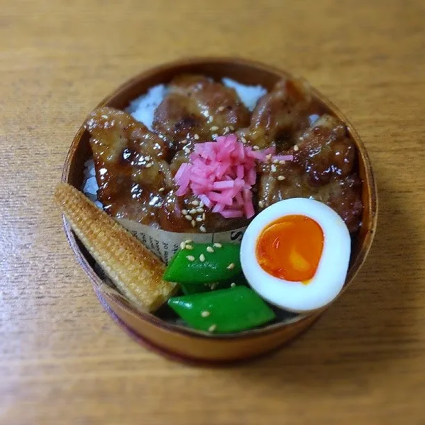 5月27日お弁当
豚丼
ヤングコーンのバター醤油
スナップエンドウのナムル
味玉|シロクマさん