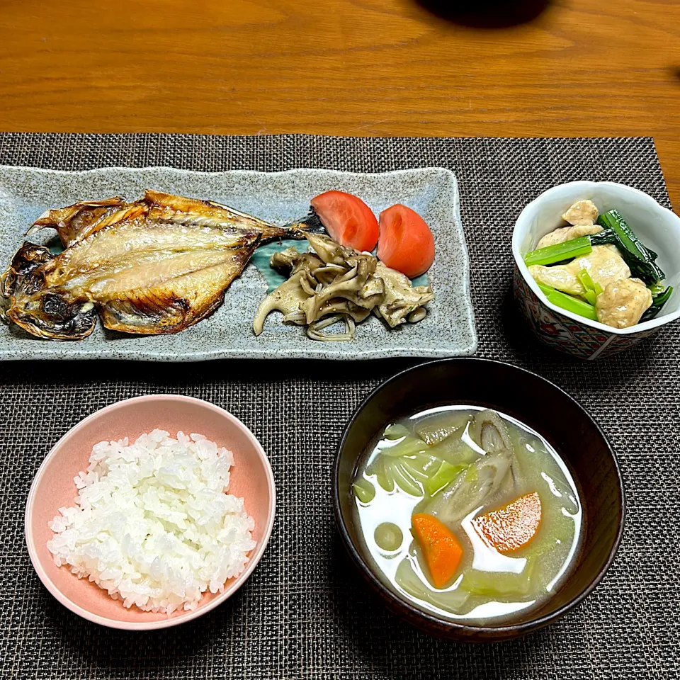 鯵のひらき、舞茸とえのきのマリネ、トマト|柚子きりかさん