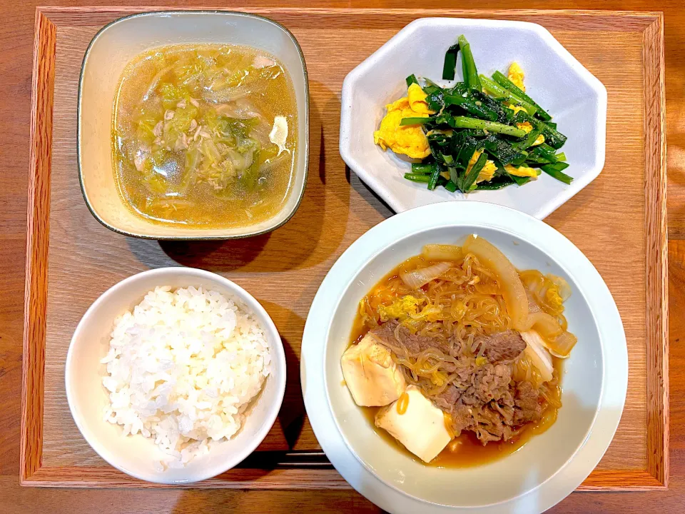 今日の夜ご飯(牛すき煮、ニラ玉、白菜とツナのジンジャースープ)|cocomikaさん