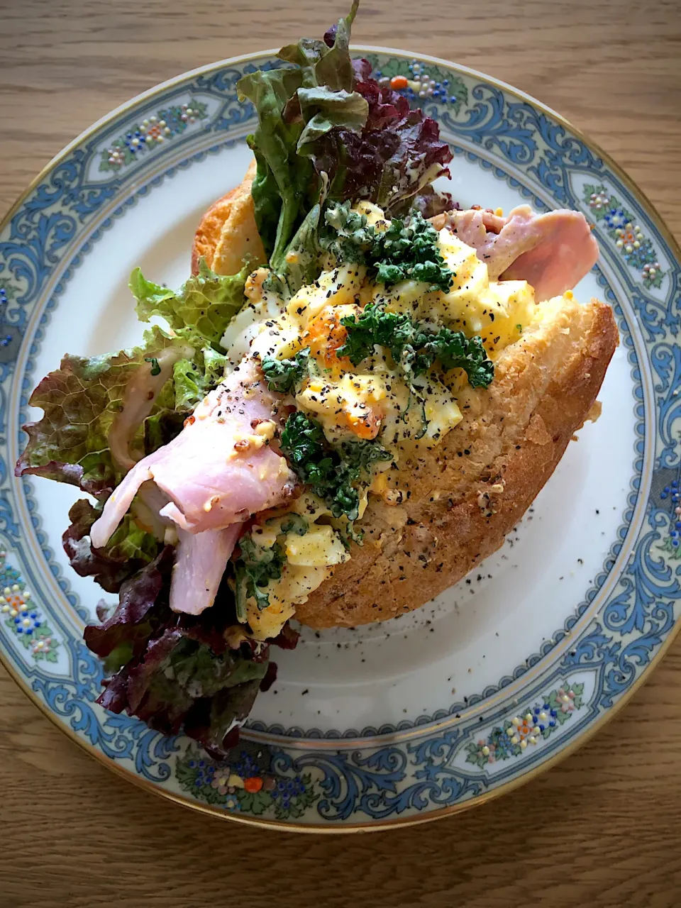 Snapdishの料理写真:バケットでハムたまごサンド🥖|Tina Tomoko😋さん