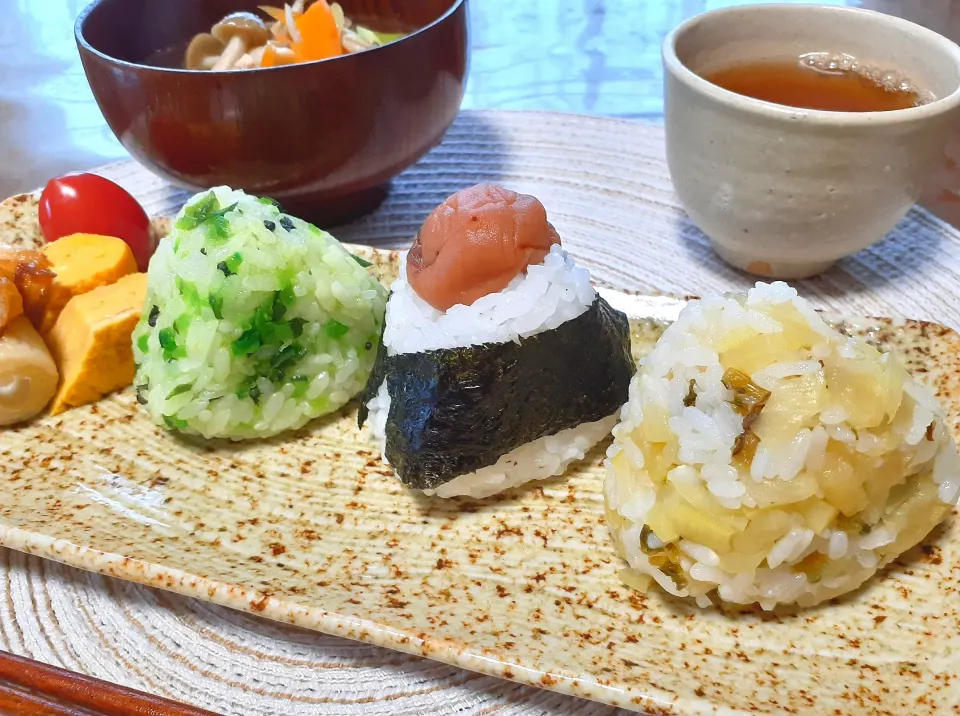 おにぎりプレート🎶

🍙沢庵の古漬け
🍙紀州南高梅
🍙青しその実|びせんさん