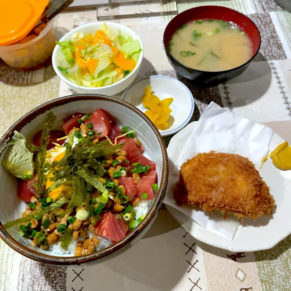 Snapdishの料理写真:納豆鉄火丼 ヒレカツ1枚セット|T. Wonderさん