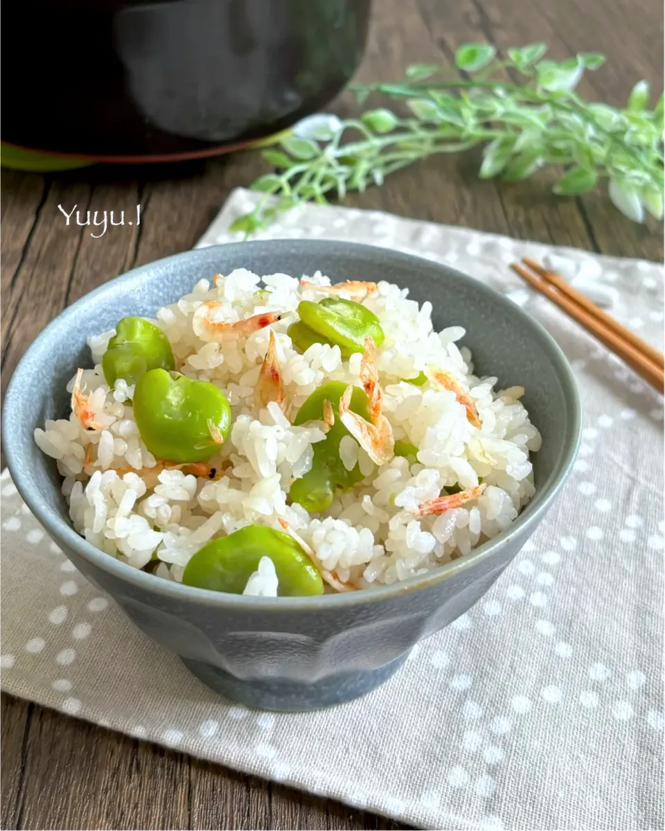 そら豆と桜海老の炊き込みご飯🫛🦐|ゆーこどんさん