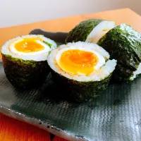 Snapdishの料理写真:卵おにぎり🍙🥚|あっちゃんさん