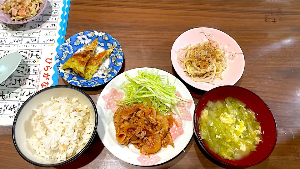 ポークチャップ　キャベツと卵の味噌汁　マーミナーチャンプル　じゃがいものカレーチーズガレット|おさむん17さん