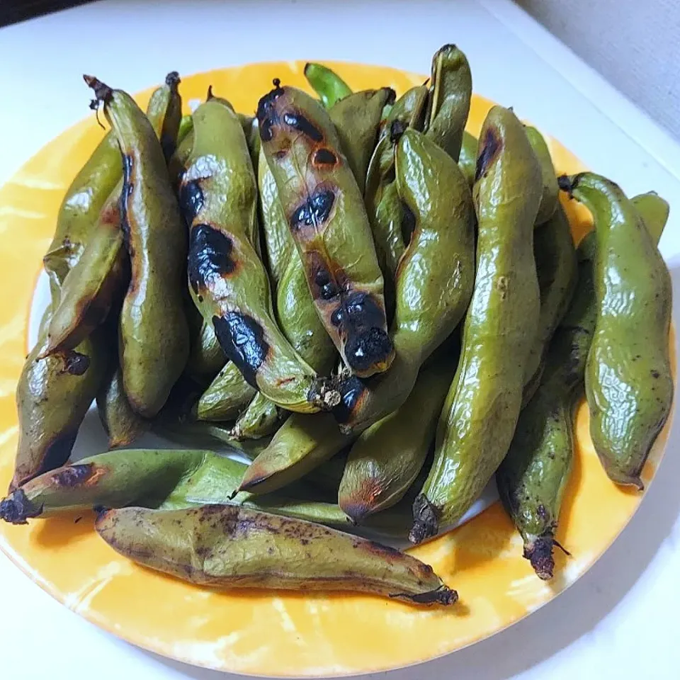 空豆のさやごとグリル焼き|あかね空さん