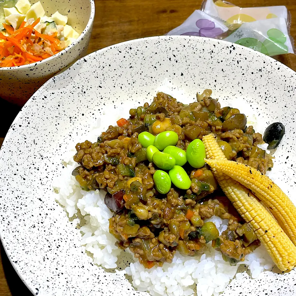 娘料理☆ドライカレーとサラダ🥗デザートは彩果の宝石のゼリー🍇|kaoriさん