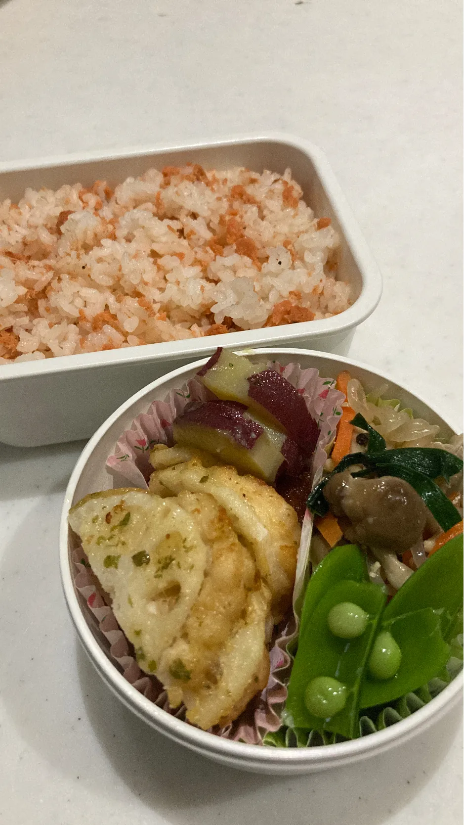 蓮根はさみ揚げ、こんにゃくチャプチェ、鮭ご飯|さにー☆ミさん