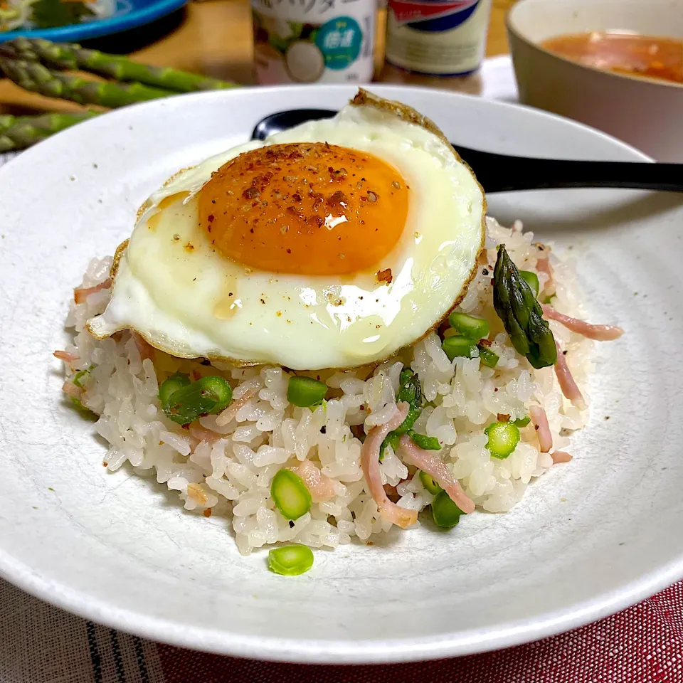 アスパラガスとベーコンの炊き込みご飯|sakurakoさん