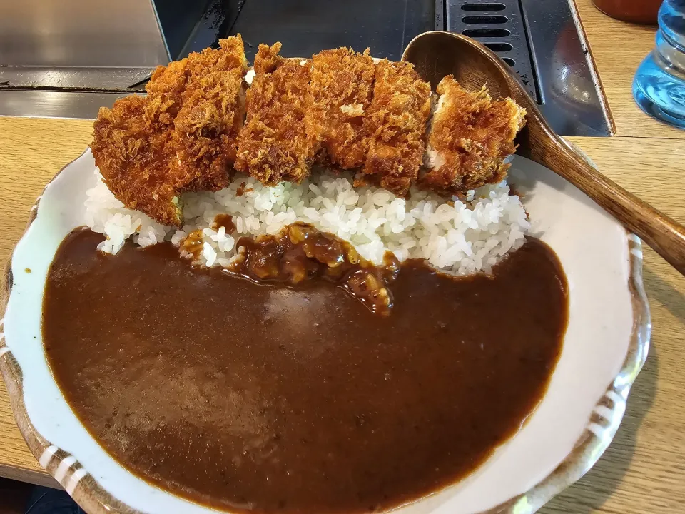 靱公園近くのお店で、カツカレー。|おかじぃさん