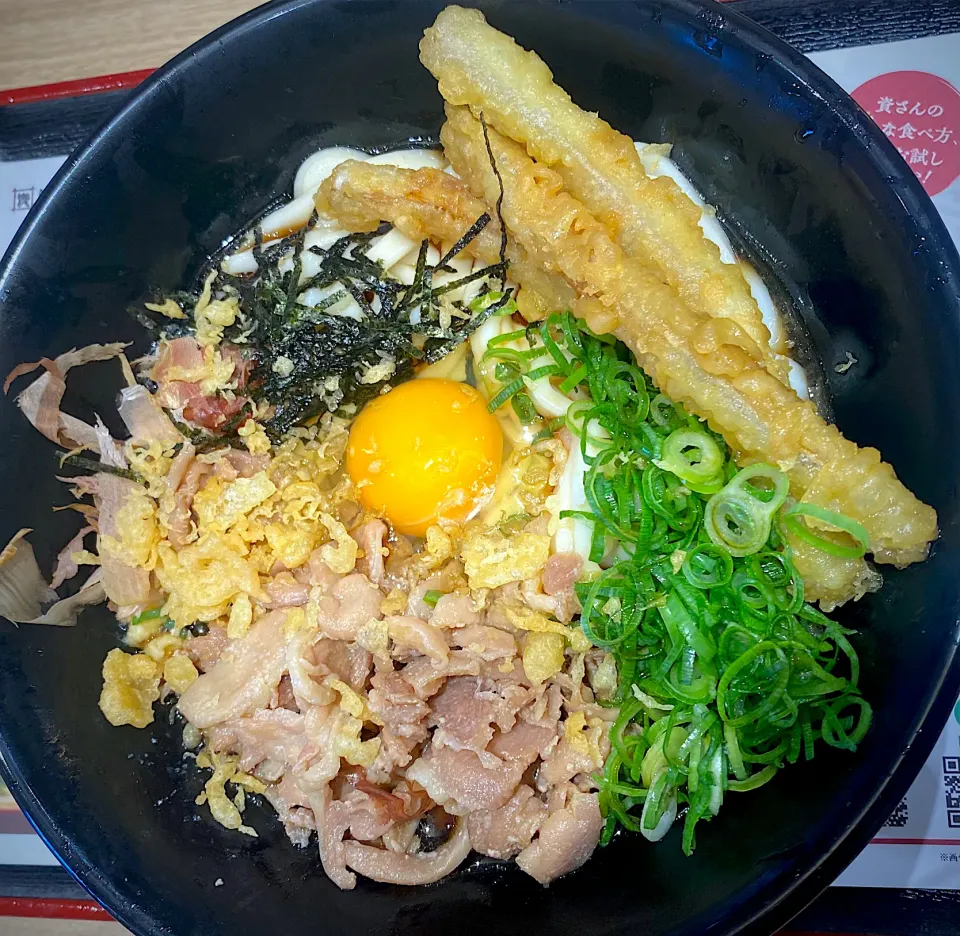 資さんうどん ぶっかけうどん+かしわ 820円|すくらんぶるえっぐさん