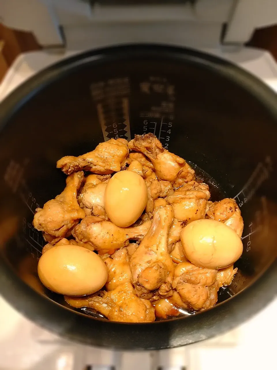 早めに作っておく日の晩ごはん☺️炊飯器で手羽元煮て、ゆで卵は余熱で味染み|みりさん