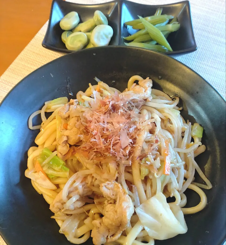 Snapdishの料理写真:☆焼きうどん
☆そら豆＆セロリ漬け|chikakoさん