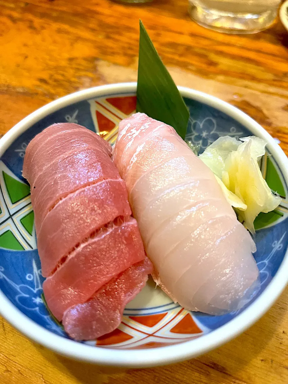 居酒屋で本マグロと鯛の握り|須佐浩幸さん