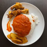 Rice and stew with fried plantain and chicken|osamu&giftさん