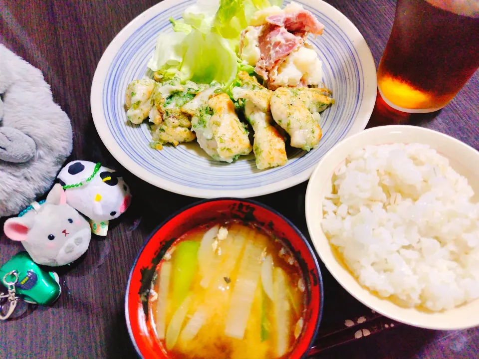 Snapdishの料理写真:押し麦ご飯、大根と鯖缶の味噌汁、のり塩チキン、レタスサラダ、豚タンポテトサラダ（惣菜）|サトリさん