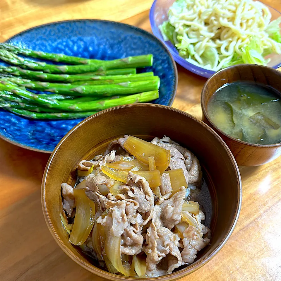 牛どんとアスパラ焼きとラーメンサラダ|Dandaddyさん