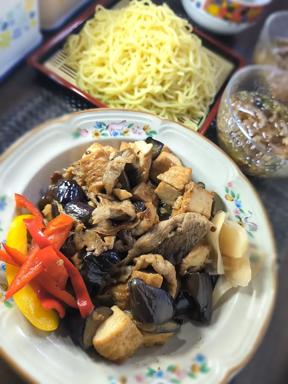 Snapdishの料理写真:ナスと厚揚げと豚肉のオイスターソース炒め＆冷しつけ麺|テケテケさん