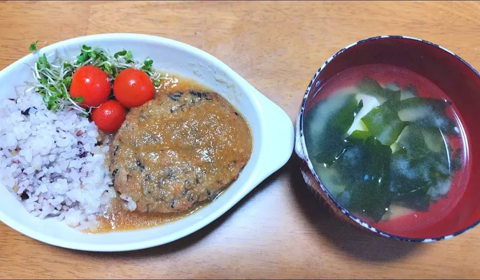 2024 0524　豆腐とひじきのおろしハンバーグ　サラダ　豆腐とわかめのお味噌汁|いもこ。さん