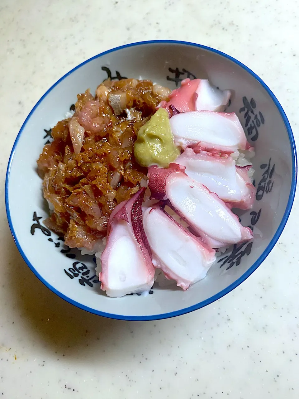 鯵の中落ち漬けと蛸刺しハーフ&ハーフ丼|こっぷさん