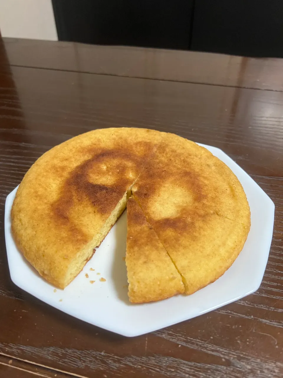 フライパンいっぱい！デカデカホットケーキ🥞|TOMOさん