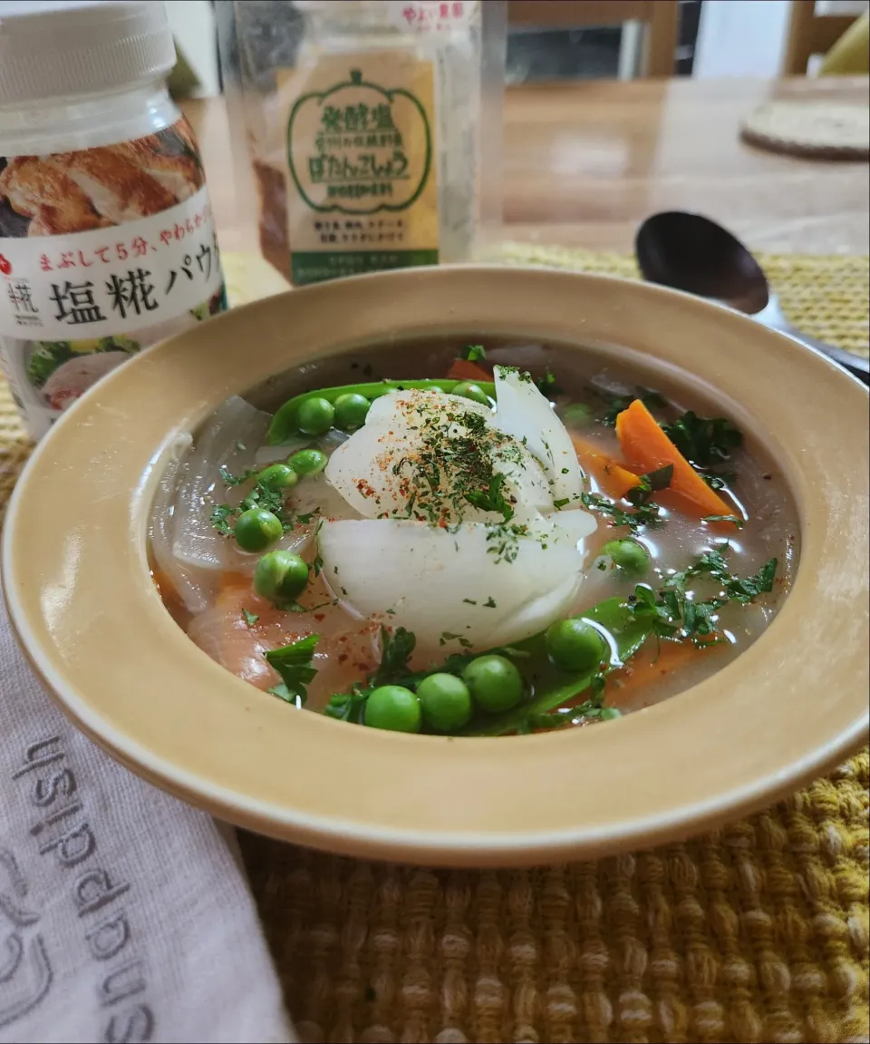 塩麹パウダーで新玉ねぎとスナップエンドウのスープ|ナオミさん