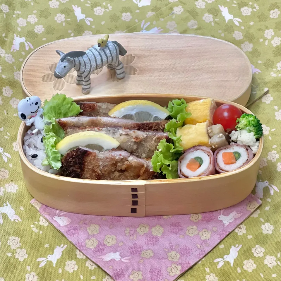 Snapdishの料理写真:豚カツレツ☘️の💙ちゃんお弁当　5/30|sweet homeさん