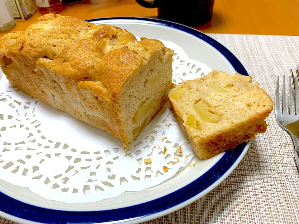 Snapdishの料理写真:りんごのパウンドケーキ🍎|めっちいさん