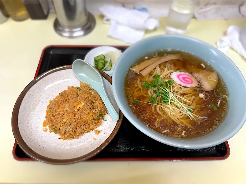 Snapdishの料理写真:ラーメン・半ナシゴレン@幸楽|morimi32さん