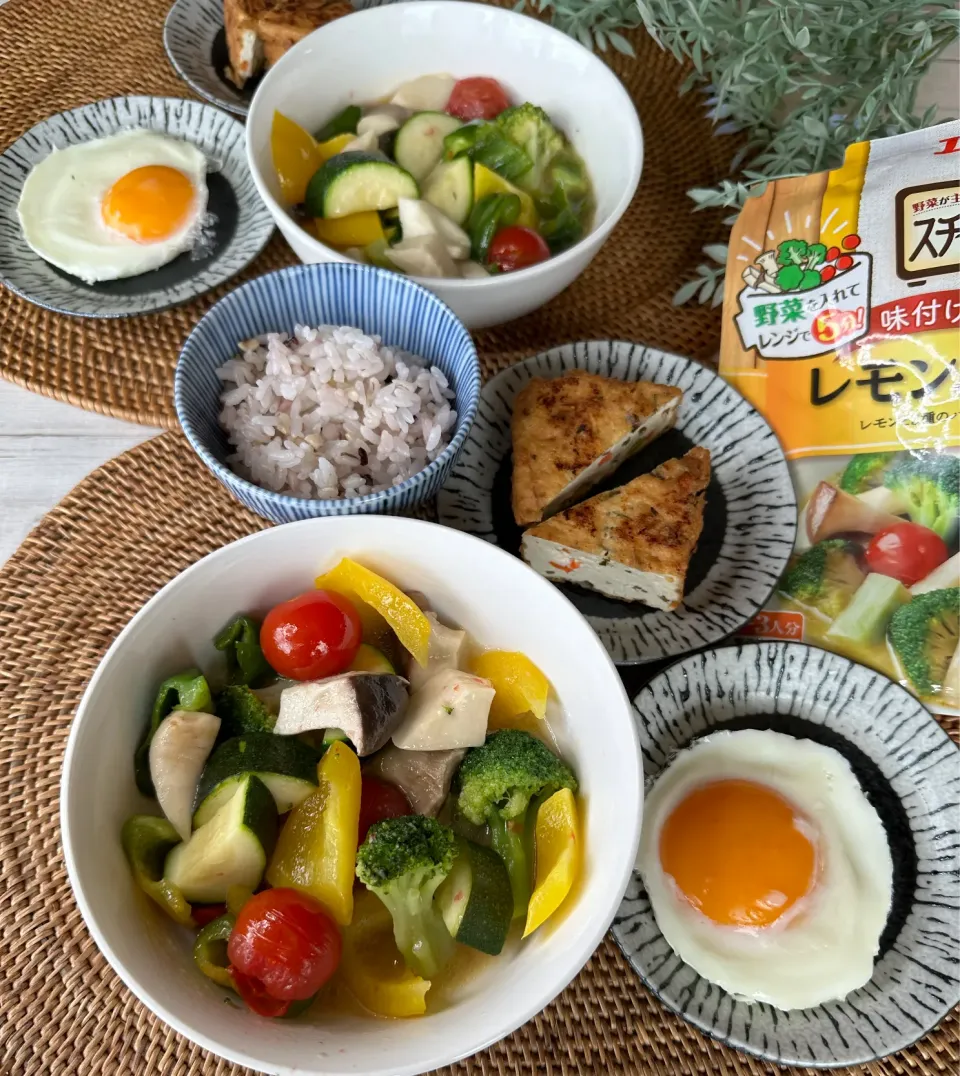 Snapdishの料理写真:スチームベジの朝ごはん|らぴすらずり(らぴ)さん